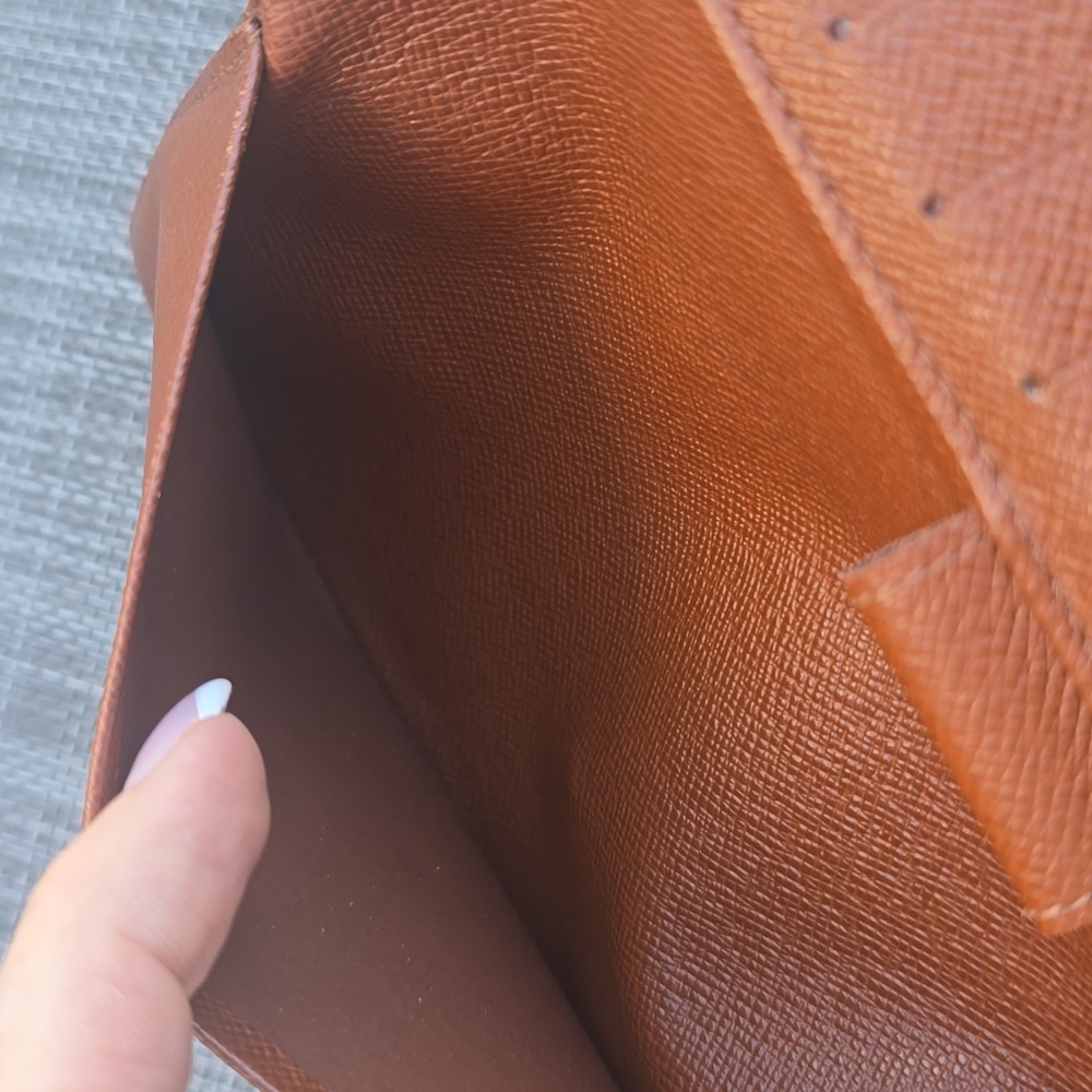 Free With $200 Purchase Louis Vuitton Monogram Wallet - Picture 5 of 14
